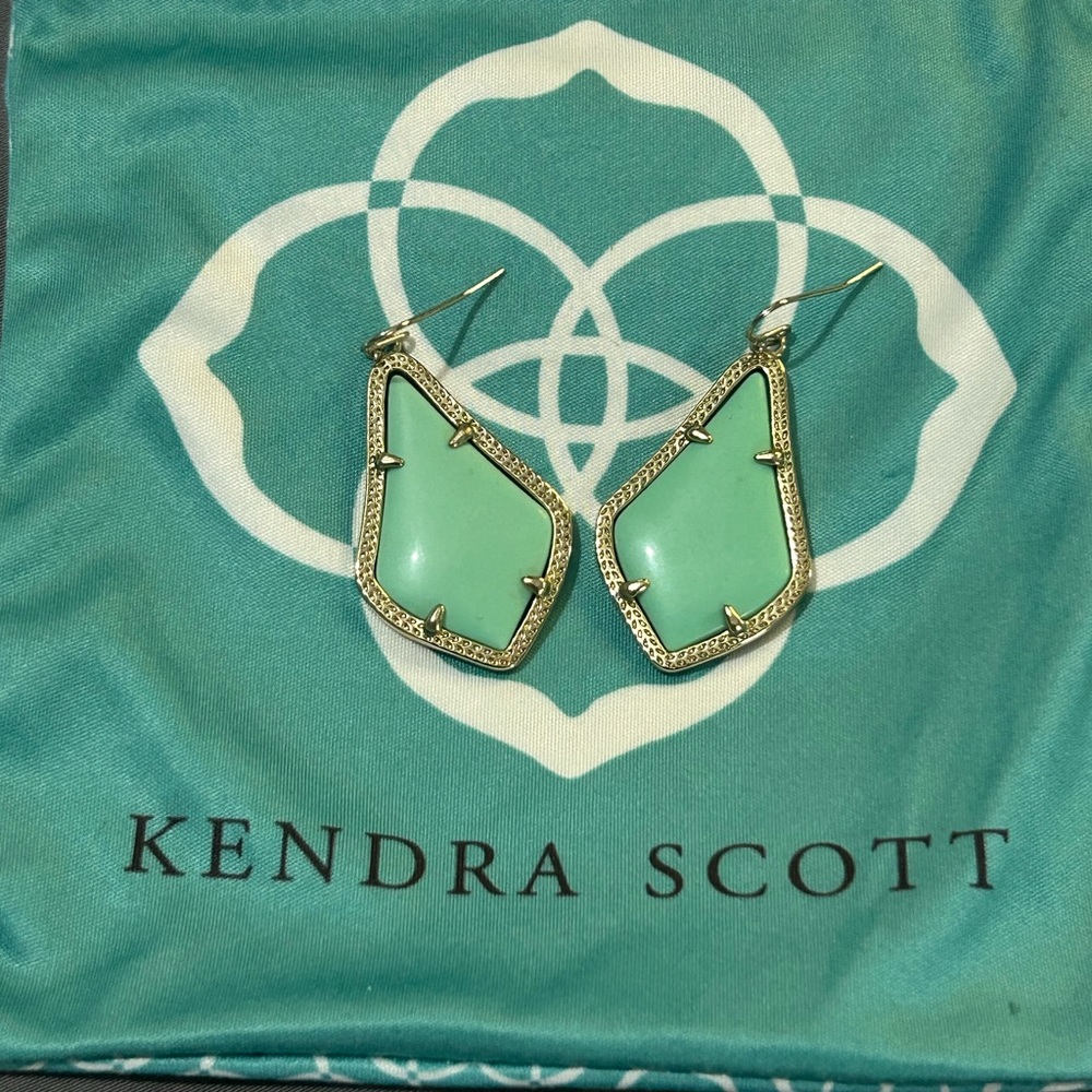 Kendra Scott Alex Earrings. Teal/Turquoise stone set in Yellow Gold